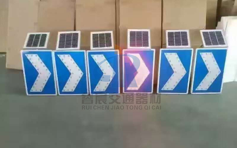 Solar Road LED Chevron Flashing Sign