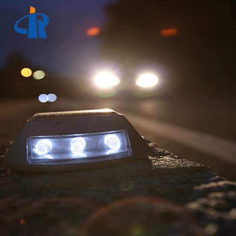 The 3 Best Ways To Improve Nighttime Pedestrian Safety Using Solar Road Stud